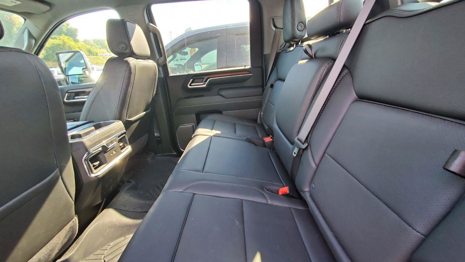 Used 2025 GMC Sierra 2500 Denali w/ Denali Reserve Package AWD/4WD image 5