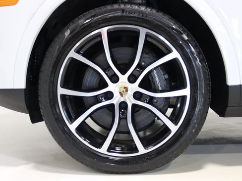 Used 2023 Porsche Cayenne Coupe w/ Towing Package w/o Tow Ball AWD/4WD image 82