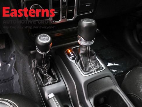 Used 2022 Jeep Wrangler Unlimited Sahara AWD/4WD image 13