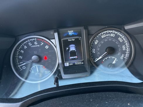 Used 2021 Toyota Tacoma TRD Off-Road AWD/4WD image 16