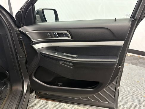 Used 2017 Ford Explorer XLT w/ Equipment Group 201A FWD image 15
