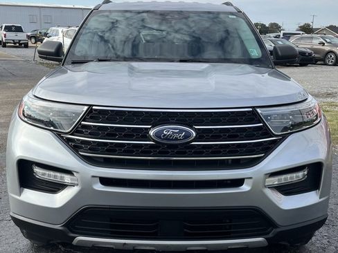 Used 2021 Ford Explorer XLT w/ Equipment Group 202A image 3