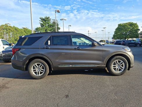 New 2025 Ford Explorer Active image 8