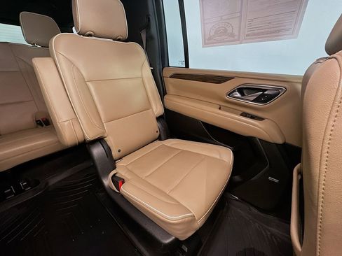 Used 2021 Chevrolet Suburban Premier w/ Premium Package image 14