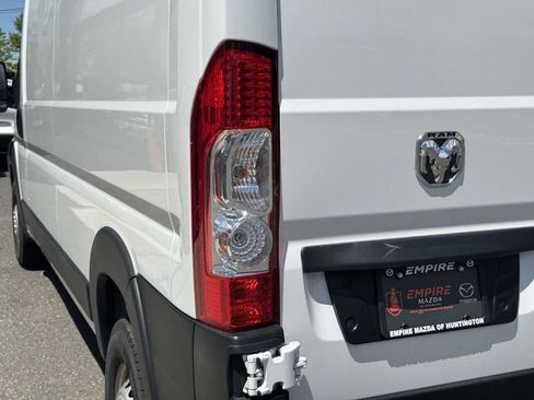 Used 2026 RAM ProMaster 2500 w/ Convenience Group FWD image 9