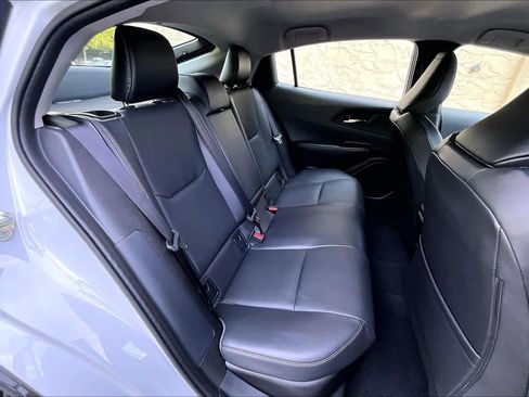 Used 2025 Toyota Prius XLE FWD image 19