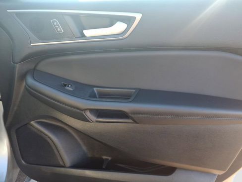 Used 2024 Ford Edge SEL image 9
