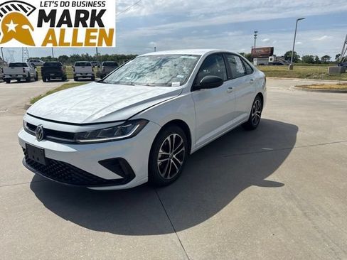 Used 2025 Volkswagen Jetta Sport FWD image 2
