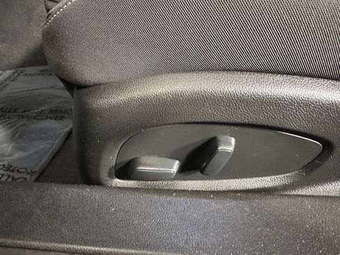 Used 2022 Chevrolet Camaro LT RWD image 18