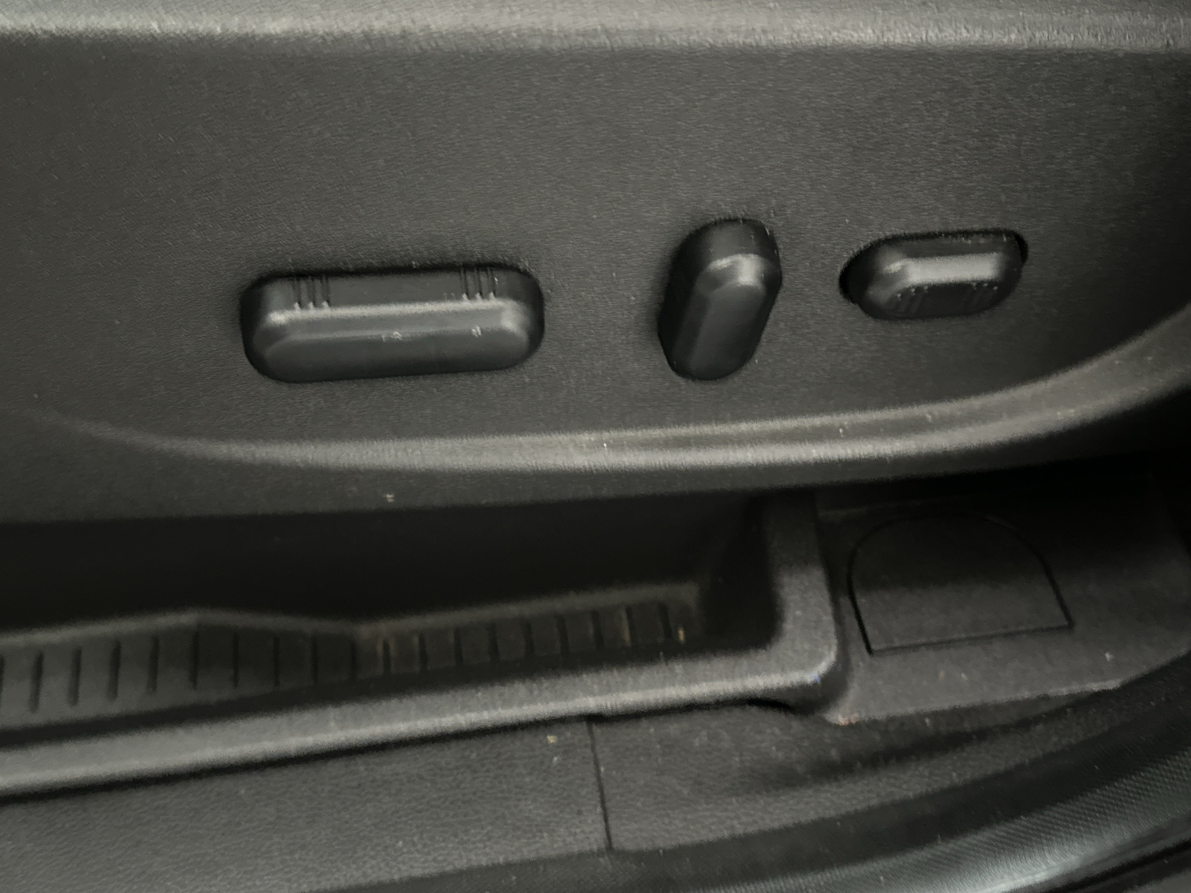 Used 2013 Ford Escape Titanium FWD image 21