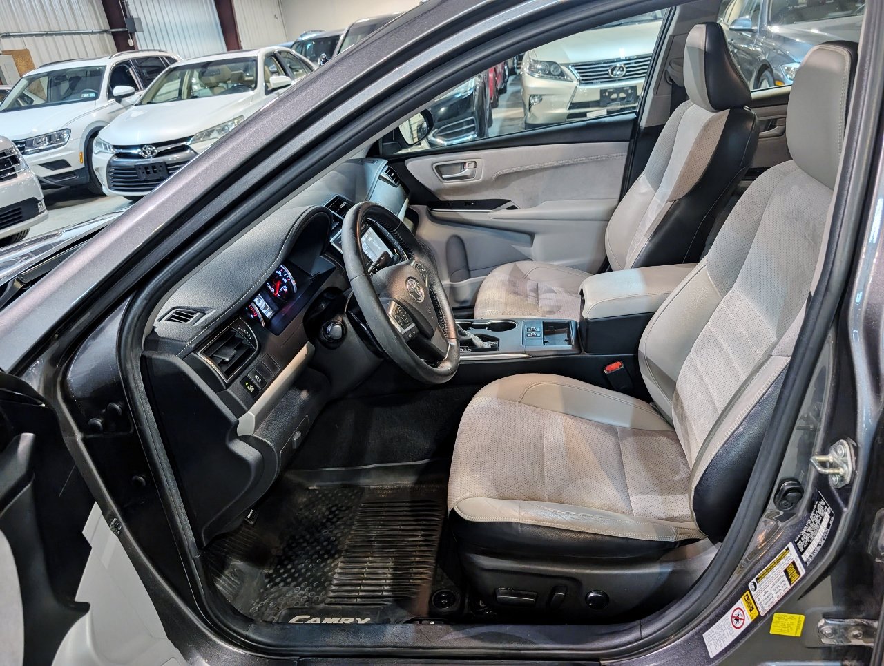 Used 2016 Toyota Camry XSE w/ Moonroof Package FWD image 17