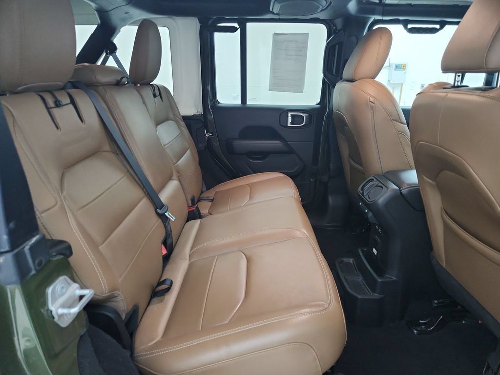 Used 2022 Jeep Wrangler Unlimited Sahara w/ Cold Weather Group AWD/4WD image 33
