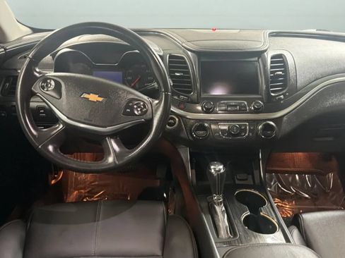 Used 2019 Chevrolet Impala LT FWD image 10