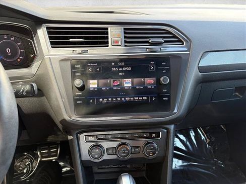 Used 2020 Volkswagen Tiguan SEL Premium R-Line AWD/4WD image 9