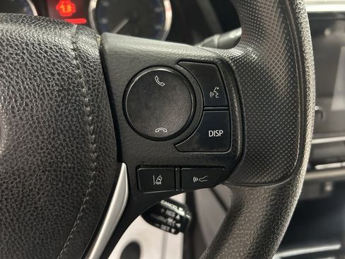 Used 2018 Toyota Corolla LE image 11
