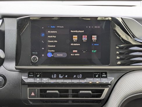 Used 2025 Toyota Camry SE w/ Convenience Package image 19