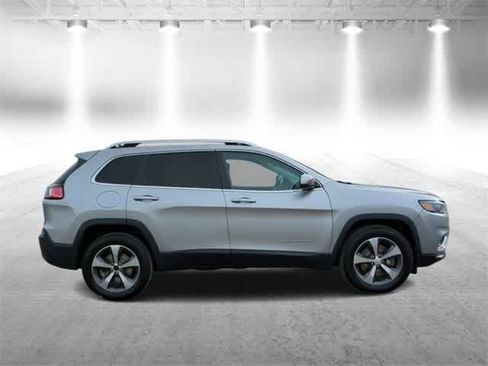 Used 2019 Jeep Cherokee Limited image 9