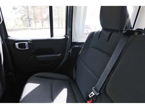 Used 2023 Jeep Wrangler Unlimited w/ Sun & Screen Package image 9