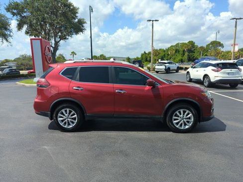 Certified 2019 Nissan Rogue SV FWD image 3