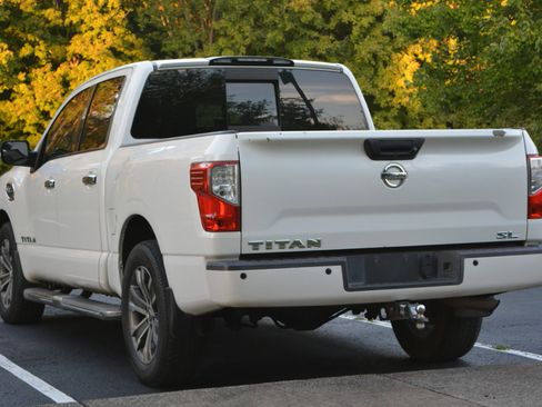 Used 2017 Nissan Titan SL image 7