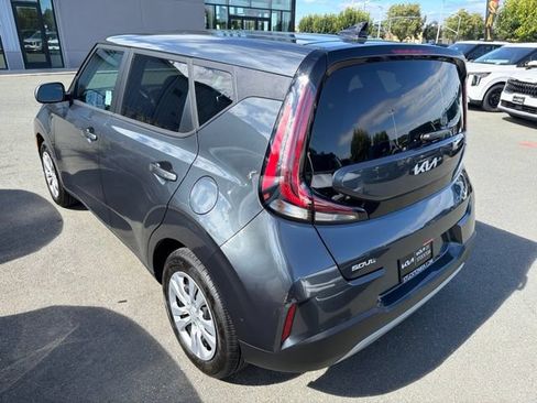Used 2025 Kia Soul LX FWD image 2