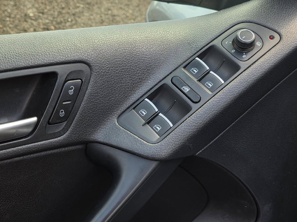 Used 2016 Volkswagen Tiguan SE FWD image 8