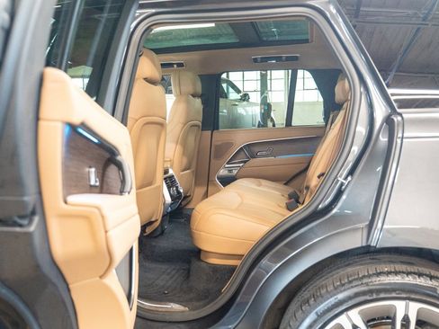 Certified 2025 Land Rover Range Rover SE AWD/4WD image 34
