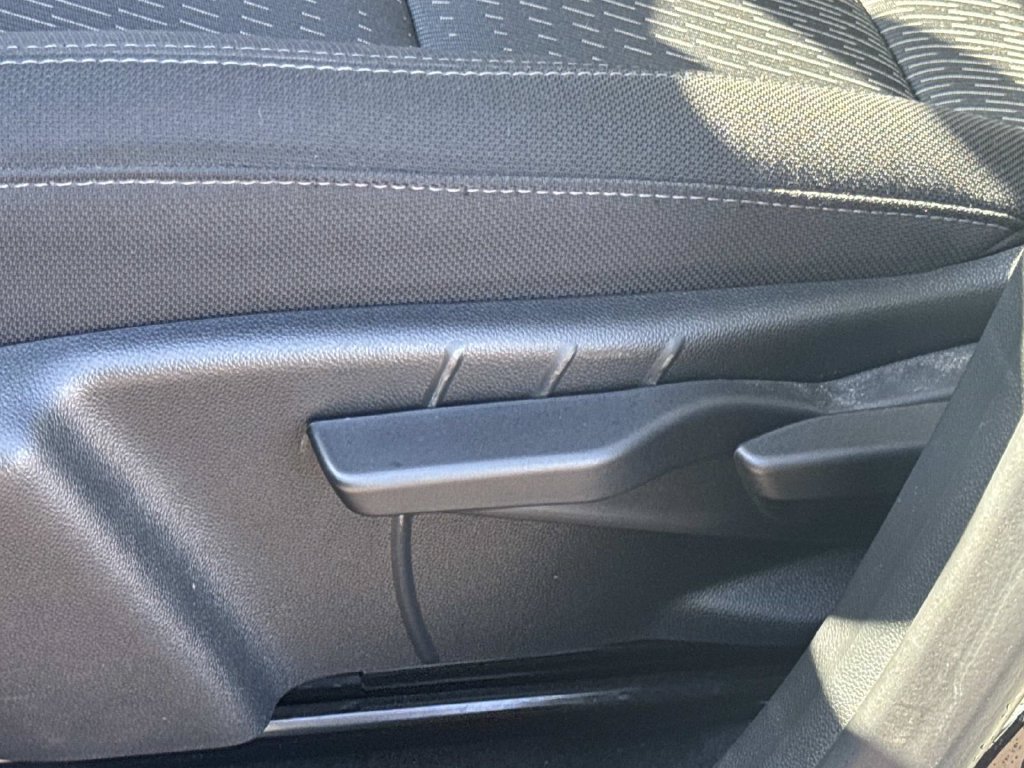 Used 2026 Chevrolet Equinox LT w/ Safety and Technology Package FWD image 16