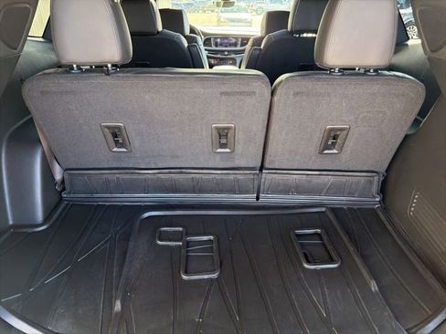 Used 2024 Buick Enclave Avenir AWD/4WD image 13