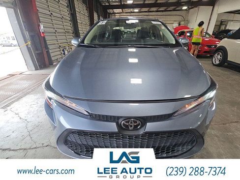 Used 2022 Toyota Corolla LE FWD image 3
