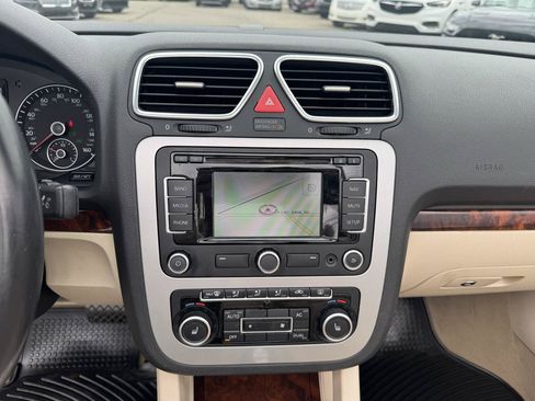 Used 2012 Volkswagen Eos Lux FWD image 25