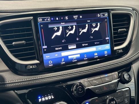 New 2027 Chrysler Pacifica Select AWD/4WD image 21