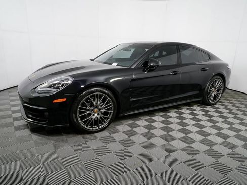 Certified 2023 Porsche Panamera Platinum Edition image 2