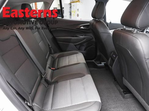 Used 2025 Chevrolet Trax LT FWD image 22