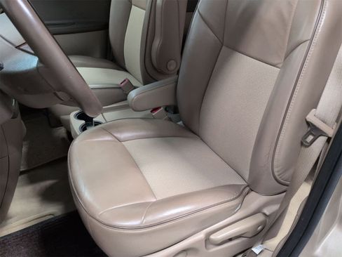 Used 2005 Buick Terraza CX image 17