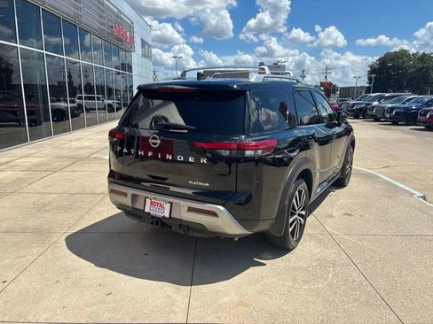 Used 2024 Nissan Pathfinder Platinum FWD image 7