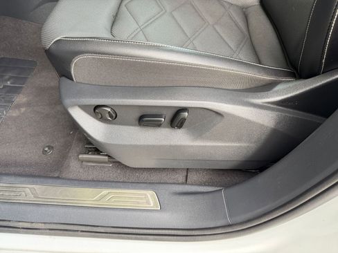 Used 2024 Volkswagen Atlas SE image 22