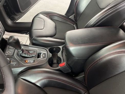 Used 2022 Jeep Cherokee Trailhawk w/ Comfort/Convenience Group AWD/4WD image 28