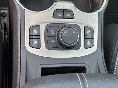 Used 2024 GMC Terrain Denali w/ Denali Premium Package AWD/4WD image 36