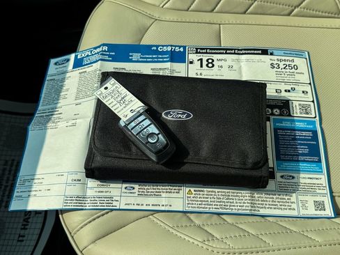 Used 2018 Ford Explorer Platinum AWD/4WD image 41