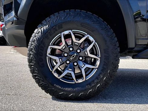 Used 2024 Chevrolet Colorado ZR2 w/ ZR2 Convenience Package III AWD/4WD image 35