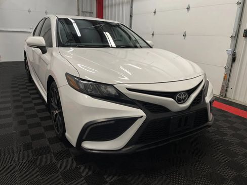 Used 2023 Toyota Camry SE FWD image 6