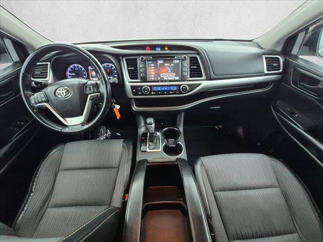 Used 2018 Toyota Highlander Plus AWD/4WD image 19