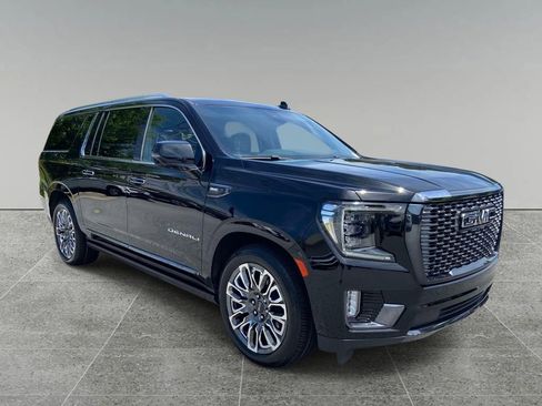 Used 2023 GMC Yukon XL Denali Ultimate AWD/4WD image 7