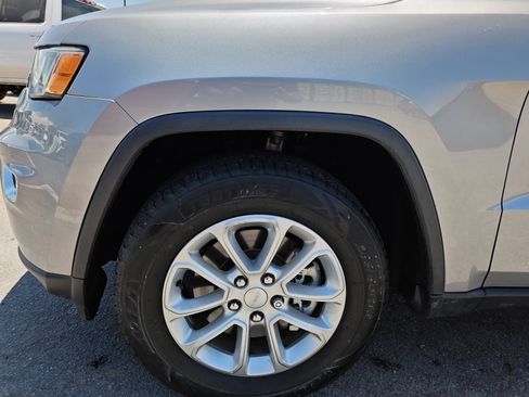 Used 2021 Jeep Grand Cherokee Laredo X AWD/4WD image 10