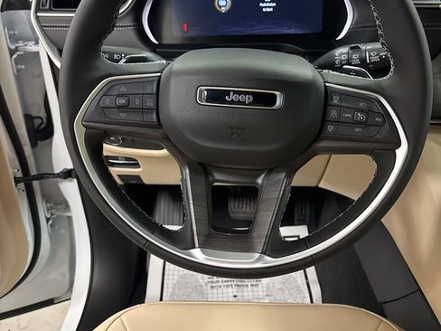New 2025 Jeep Grand Cherokee L Limited image 11