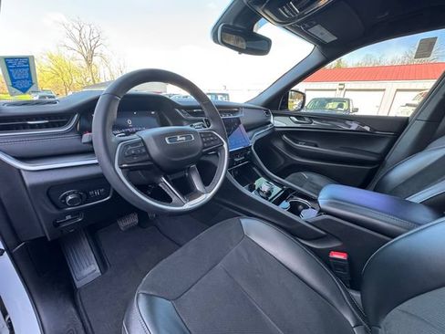 Used 2023 Jeep Grand Cherokee Altitude AWD/4WD image 39