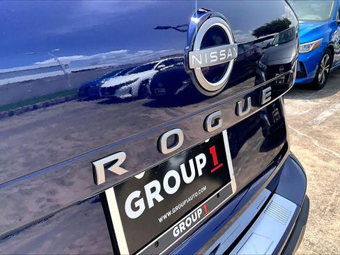 Used 2026 Nissan Rogue SV FWD image 10
