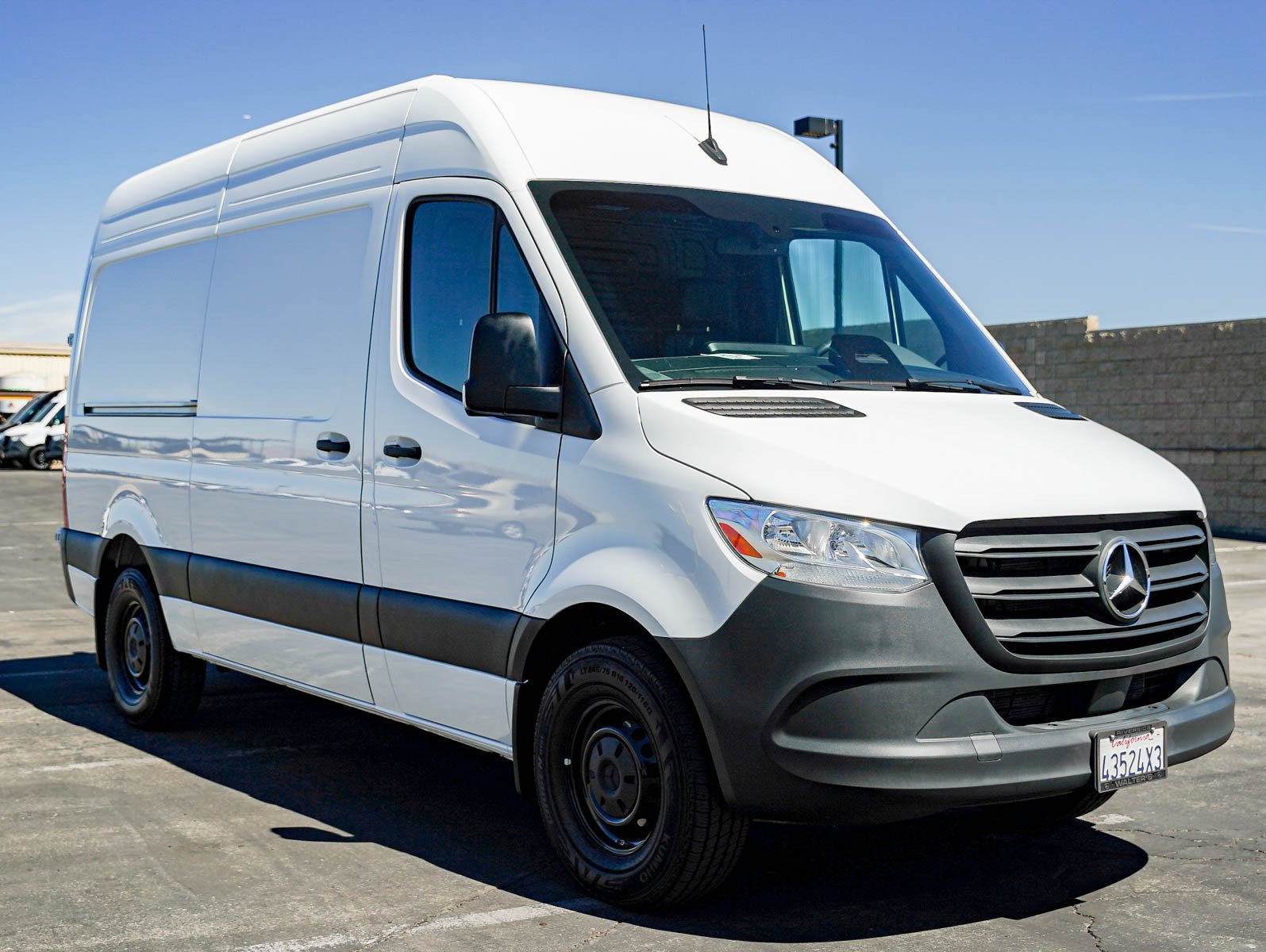 Used 2025 Mercedes-Benz Sprinter 2500 image 3