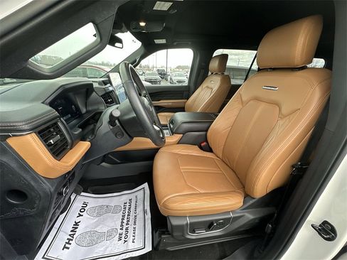 Used 2024 Ford Expedition Platinum image 11
